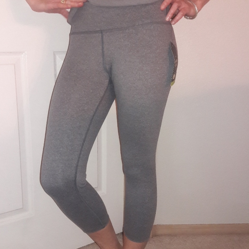 ❄Nwt new Gray rei leggings workout